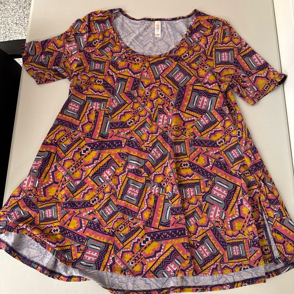 Lularoe Colorful Geometric Perfect Tee Patterned Top Shirt size Medium